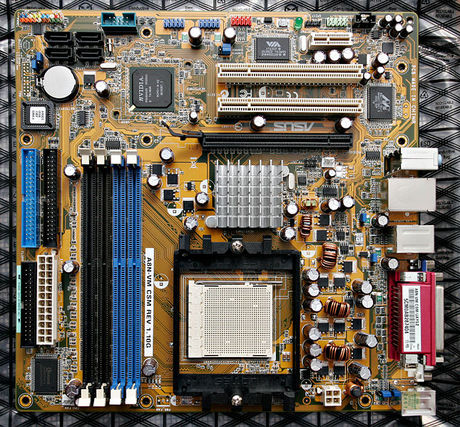 645px-asus_a8n_vmcsm02